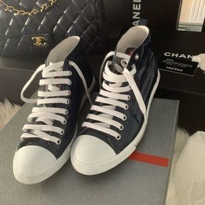 Prada shoes excellent condition comes with box